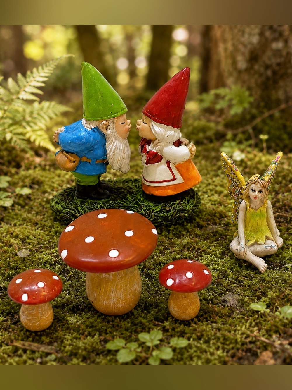 Miniature Minis, Fairy & Kissing Gnomes Set‎ with Mushroom Furniture